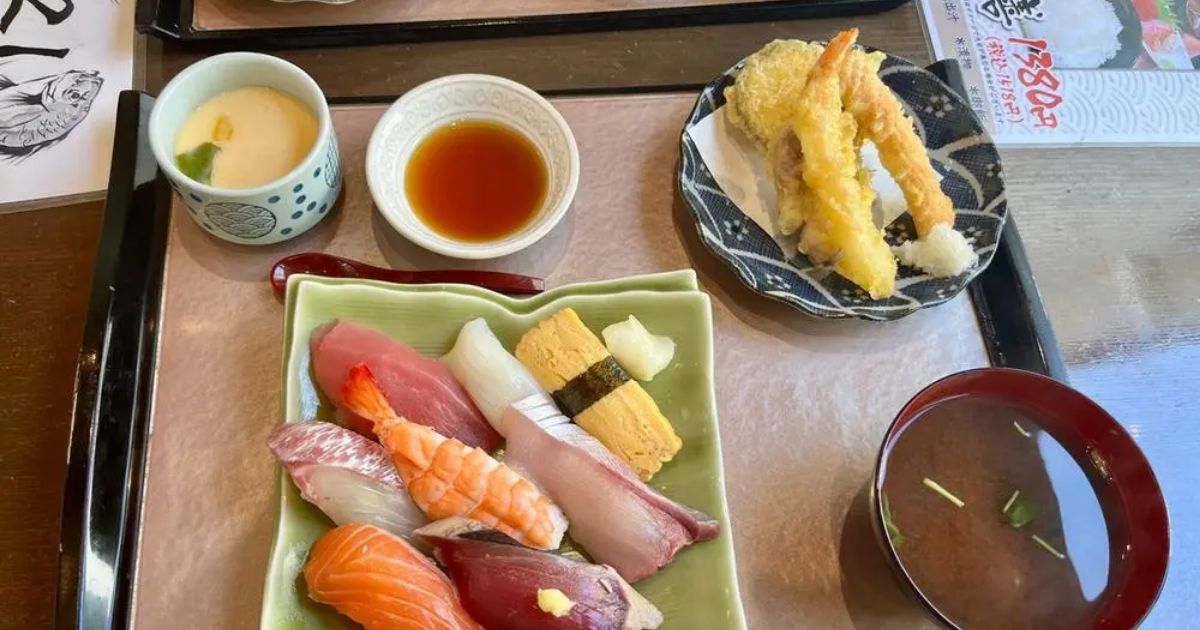 やっちゃん 阿漕焼 魚水庵 青磁 魚耳付 花生 共箱 耳付 【k3425】 明時代染付青花磁器4点 | Blue and White / Ming dynasty 【4K