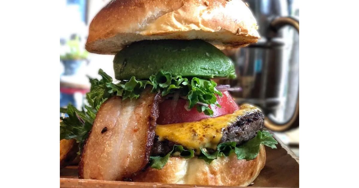 アメリカン・バーガー ハワイNo.1ハンバーガーが沖縄に初上陸！プレオープン日に北谷町