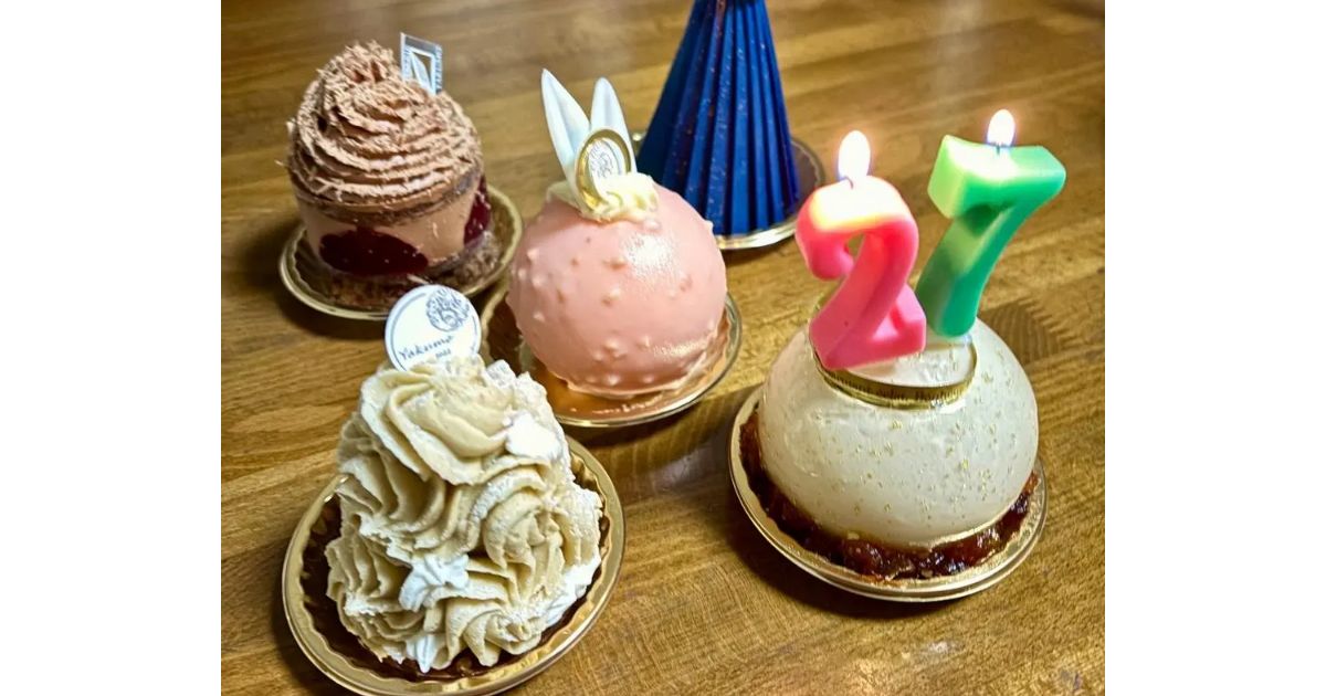 fine風　エレガントな三段ケーキ 青と白